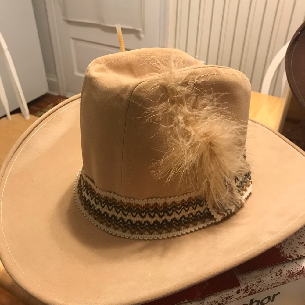 COWBOY HAT NEVER WORN